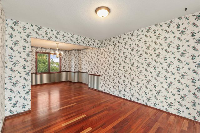 5905 Applewood Drive, West Des Moines, IA 50266