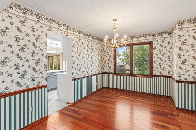 5905 Applewood Drive, West Des Moines, IA 50266