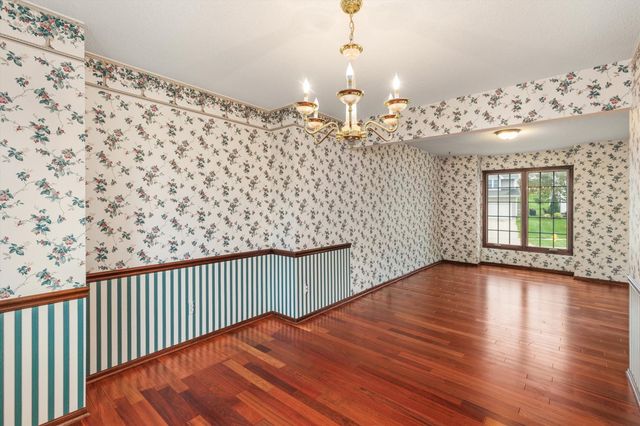 5905 Applewood Drive, West Des Moines, IA 50266