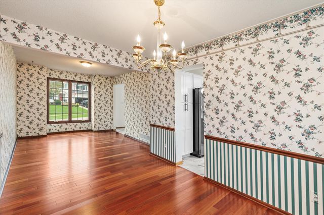 5905 Applewood Drive, West Des Moines, IA 50266