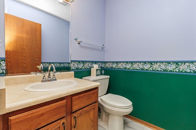 5905 Applewood Drive, West Des Moines, IA 50266