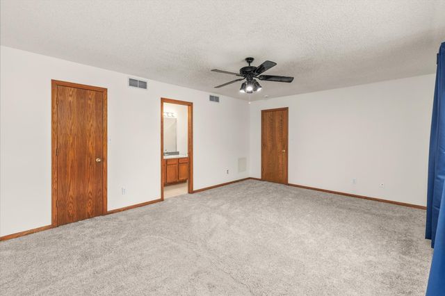 5905 Applewood Drive, West Des Moines, IA 50266