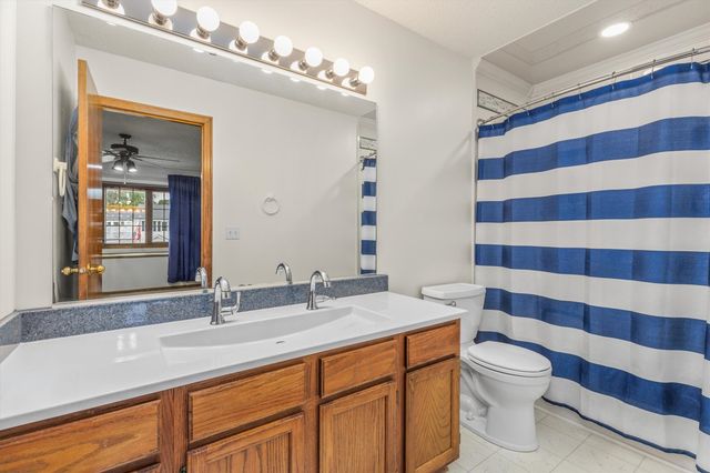 5905 Applewood Drive, West Des Moines, IA 50266
