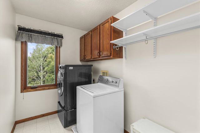 5905 Applewood Drive, West Des Moines, IA 50266