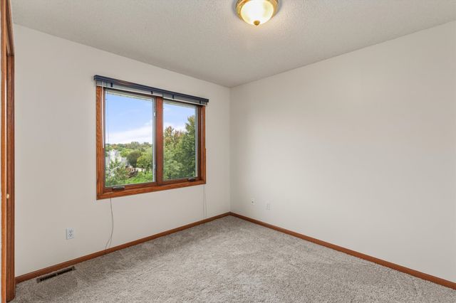 5905 Applewood Drive, West Des Moines, IA 50266