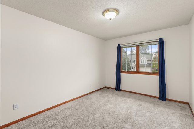 5905 Applewood Drive, West Des Moines, IA 50266