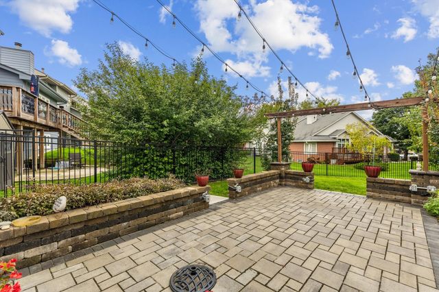 5905 Applewood Drive, West Des Moines, IA 50266