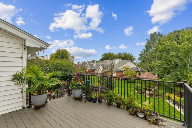 5905 Applewood Drive, West Des Moines, IA 50266