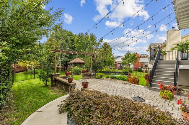 5905 Applewood Drive, West Des Moines, IA 50266