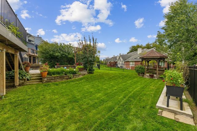 5905 Applewood Drive, West Des Moines, IA 50266