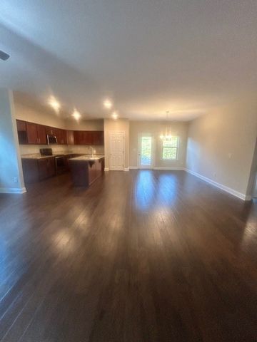 1084 Westgate Dr, Gallatin, TN 37066