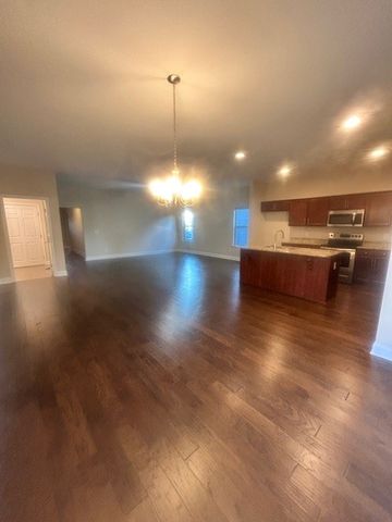 1084 Westgate Dr, Gallatin, TN 37066