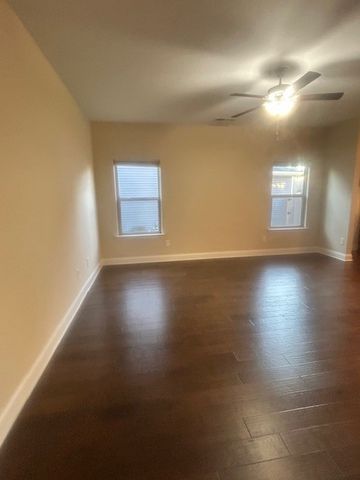 1084 Westgate Dr, Gallatin, TN 37066