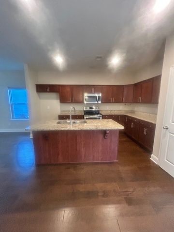 1084 Westgate Dr, Gallatin, TN 37066