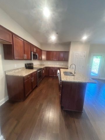 1084 Westgate Dr, Gallatin, TN 37066