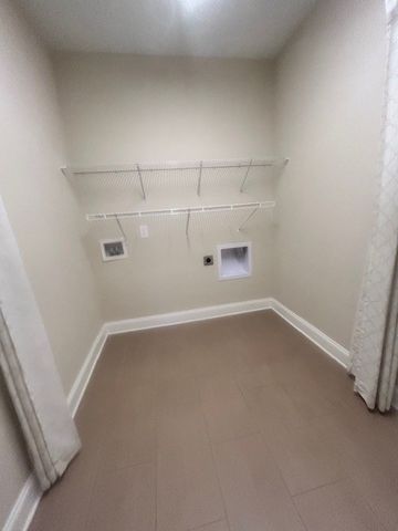 1084 Westgate Dr, Gallatin, TN 37066