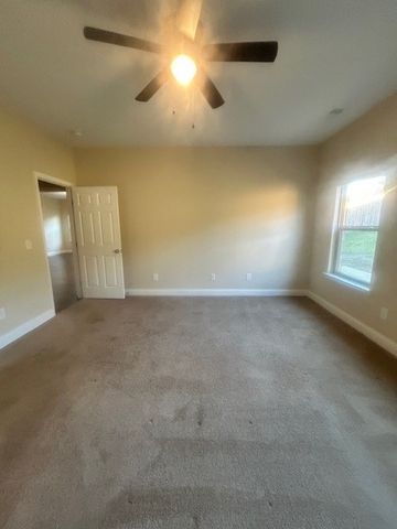 1084 Westgate Dr, Gallatin, TN 37066