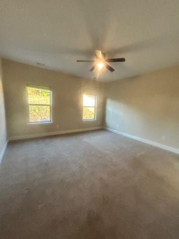 1084 Westgate Dr, Gallatin, TN 37066