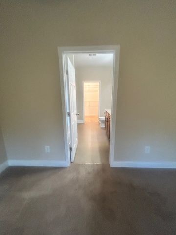 1084 Westgate Dr, Gallatin, TN 37066