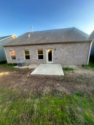 1084 Westgate Dr, Gallatin, TN 37066