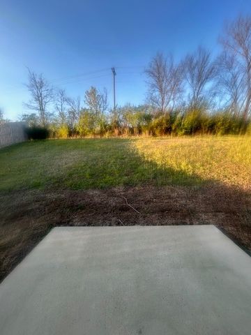 1084 Westgate Dr, Gallatin, TN 37066