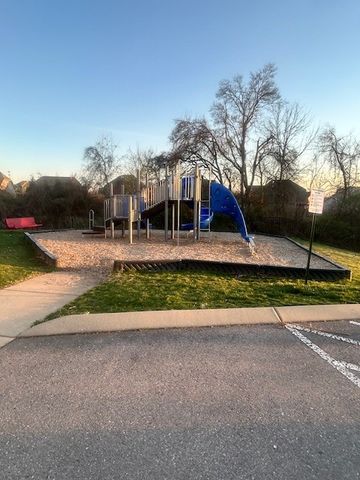 1084 Westgate Dr, Gallatin, TN 37066