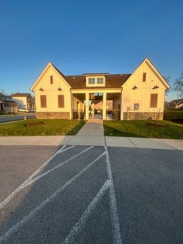 1084 Westgate Dr, Gallatin, TN 37066