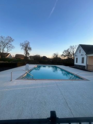 1084 Westgate Dr, Gallatin, TN 37066