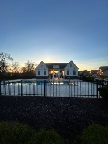 1084 Westgate Dr, Gallatin, TN 37066