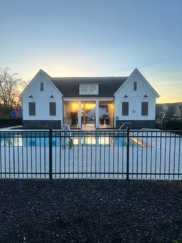 1084 Westgate Dr, Gallatin, TN 37066