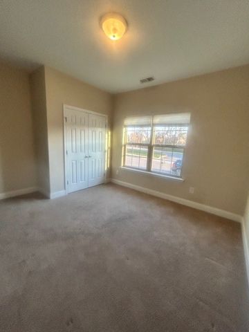 1084 Westgate Dr, Gallatin, TN 37066