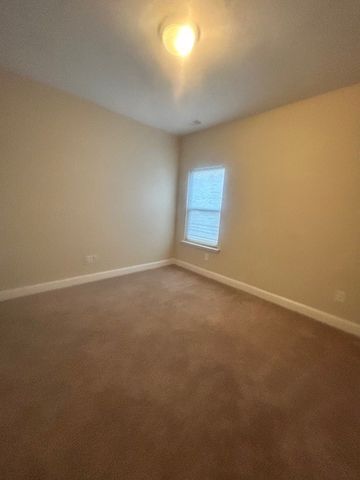 1084 Westgate Dr, Gallatin, TN 37066