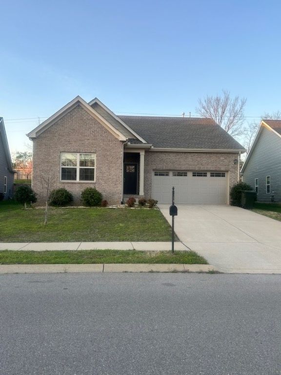 1084 Westgate Dr, Gallatin, TN 37066