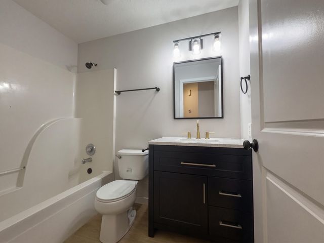 864 S Hickory Lane, Nixa, MO 65714