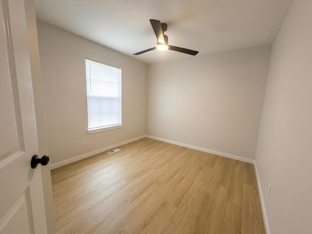 864 S Hickory Lane, Nixa, MO 65714