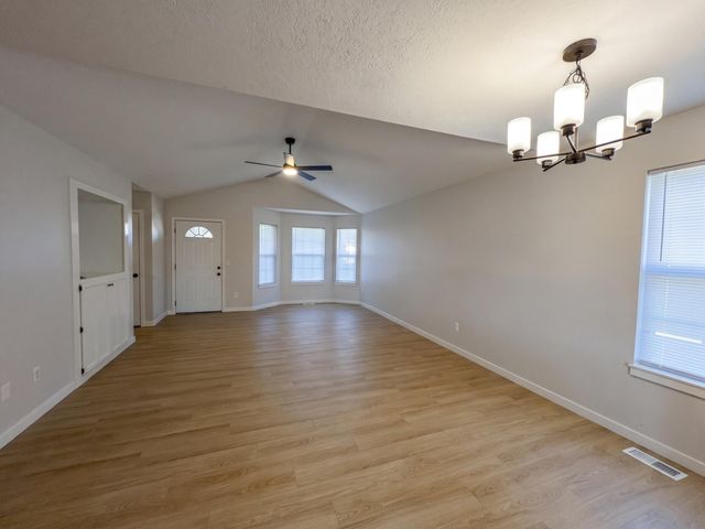 864 S Hickory Lane, Nixa, MO 65714
