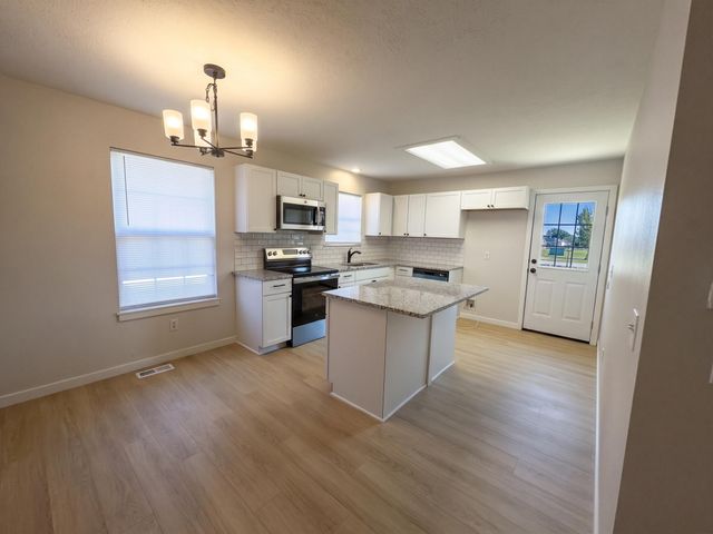 864 S Hickory Lane, Nixa, MO 65714