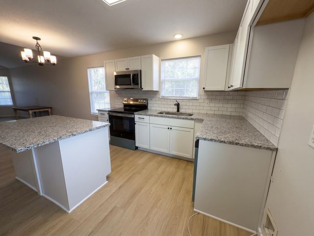 864 S Hickory Lane, Nixa, MO 65714