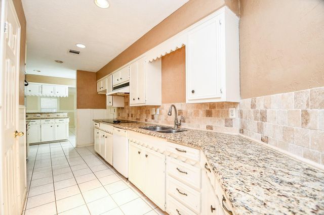 25121 Lakeview Road, Katy, TX 77494