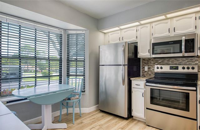 2478 BENTLEY DR, Palm Harbor, FL 34684