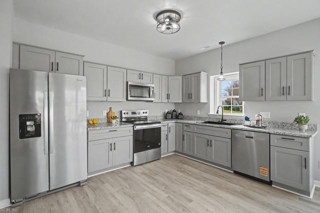 2111 Stalham RD, Chesapeake, VA 23324