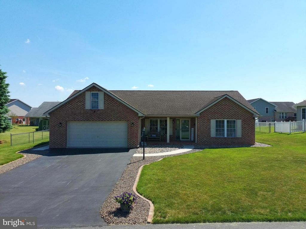 336 SUE LINN DRIVE, Chambersburg, PA 17201