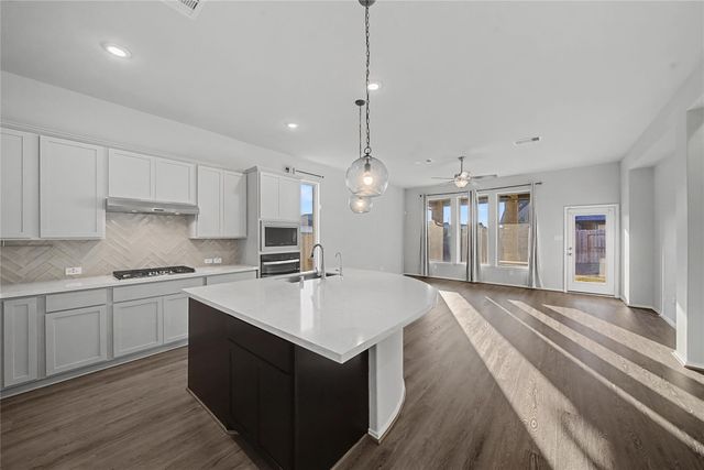 1207 Carswell Grove Drive, Missouri City, TX 77459