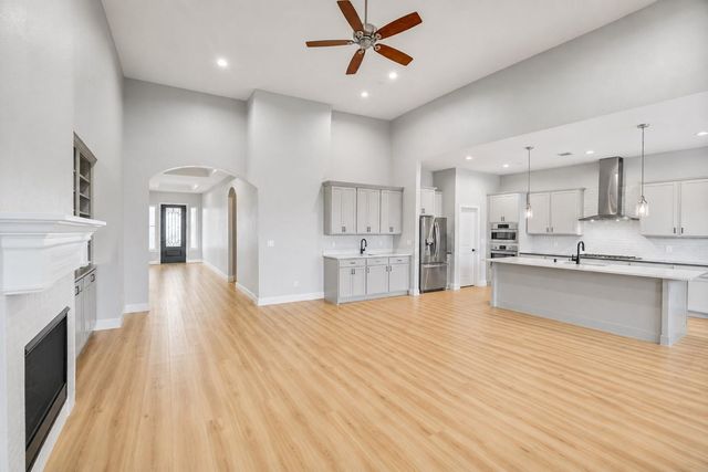 10015 Goliad Drive, Mont Belvieu, TX 77523