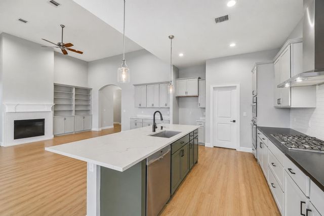 10015 Goliad Drive, Mont Belvieu, TX 77523