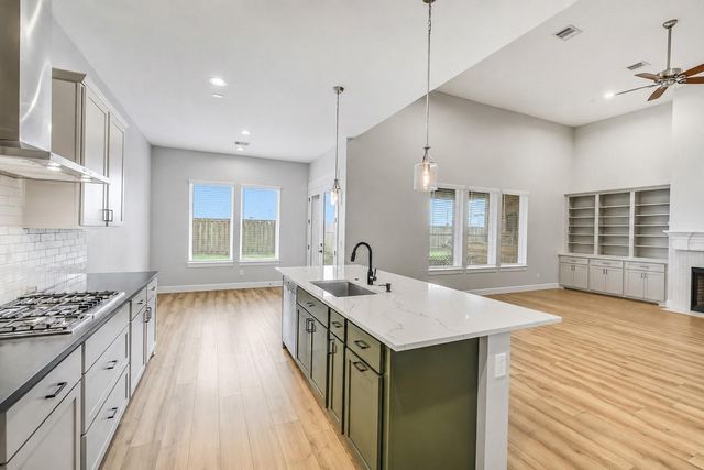 10015 Goliad Drive, Mont Belvieu, TX 77523
