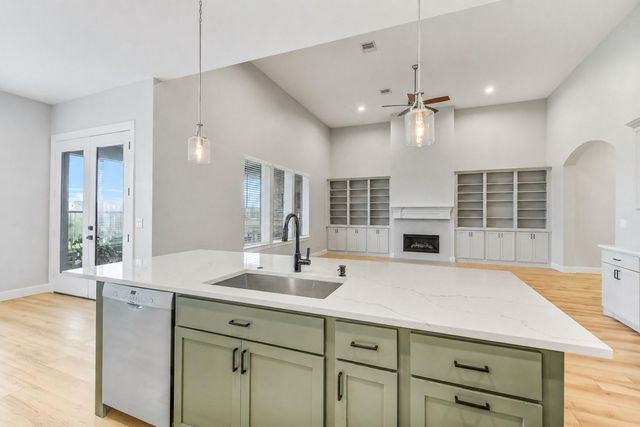 10015 Goliad Drive, Mont Belvieu, TX 77523