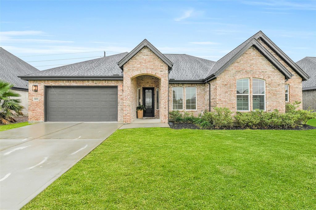 10015 Goliad Drive, Mont Belvieu, TX 77523