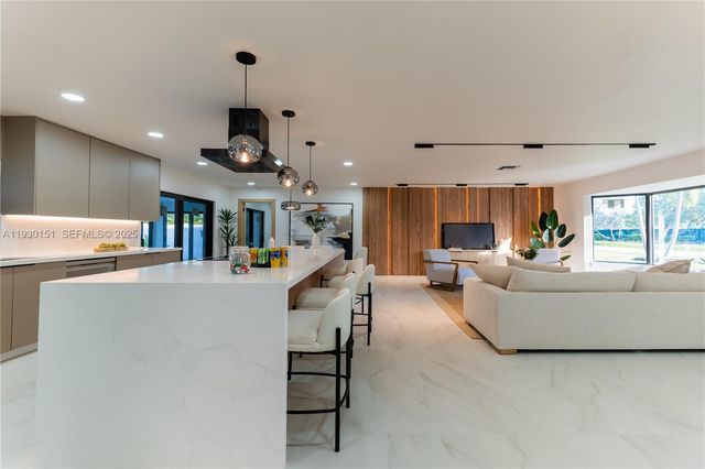 2415 NE 35th Dr, Fort Lauderdale, FL 33308