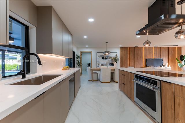 2415 NE 35th Dr, Fort Lauderdale, FL 33308